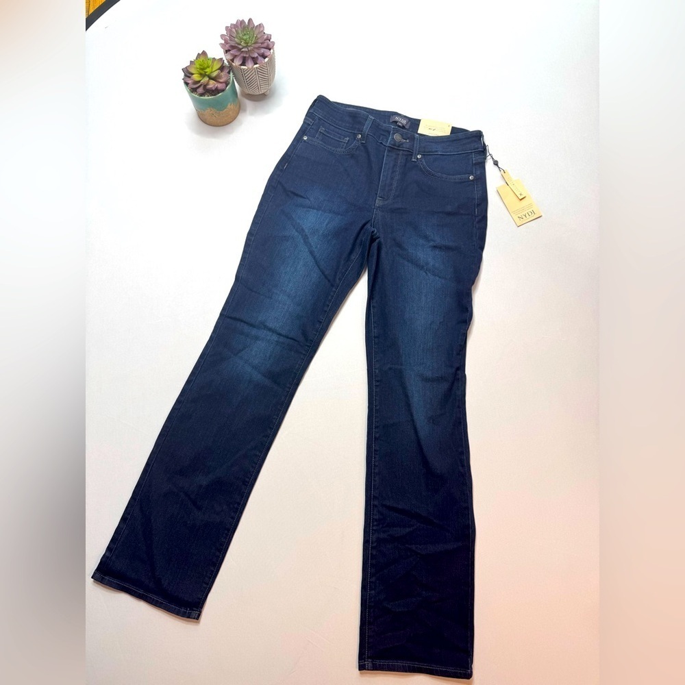 Marilyn Straight Jeans Burbank Wash NWT Size 6 - Picture 6 of 7